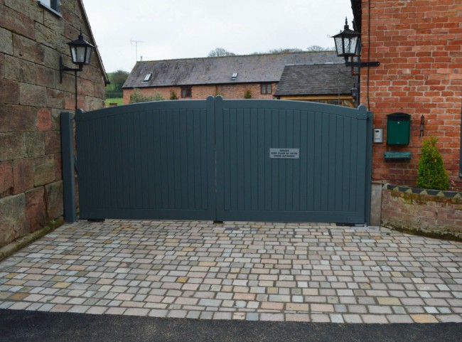 Painted Wooden Driveway Gates with Cobble Detail 