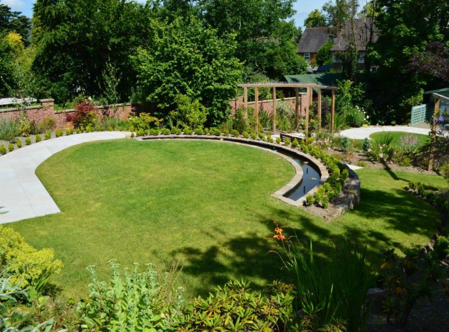Circular garden with water feature