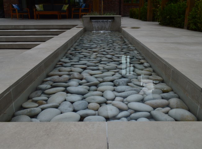 Raised water feature