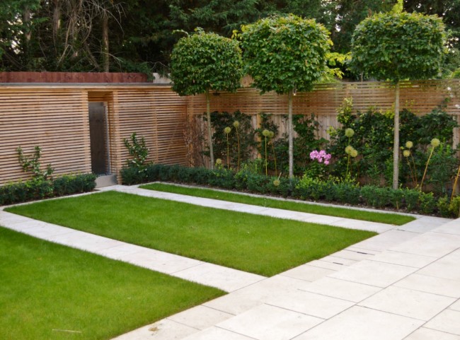 Modern Garden with Contemporary Slatted Fence 