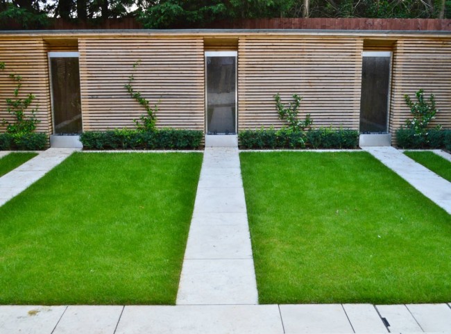 Stainless Steel Water Features and Modern Lawn Design